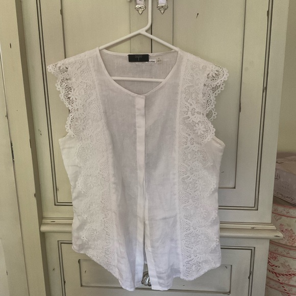 Sleeveless linen blouse and semi sheer floral blouse - Picture 3 of 9